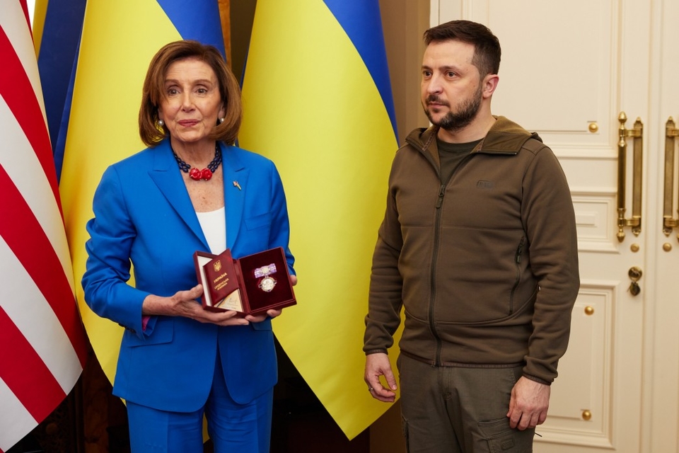  Зеленський нагородив Пелосі орденом княгині Ольги 