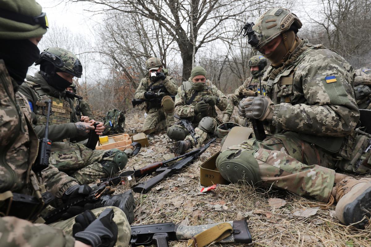 Зеленский внес в Раду проект закона о продлении военного положения 