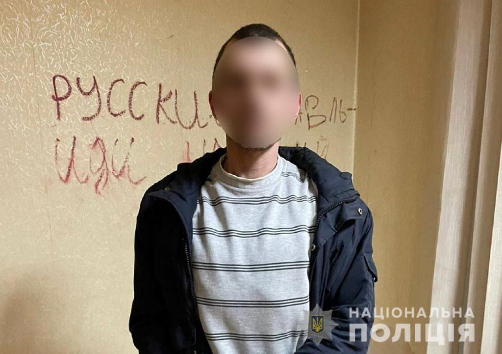  Столичні слідчі повідомили про підозру двом чоловікам за пограбування поштового відділення 