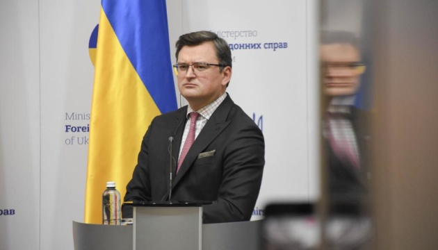  Кулеба після масових убивств у Бучі вимагає від G7 руйнівних санкцій проти росії 