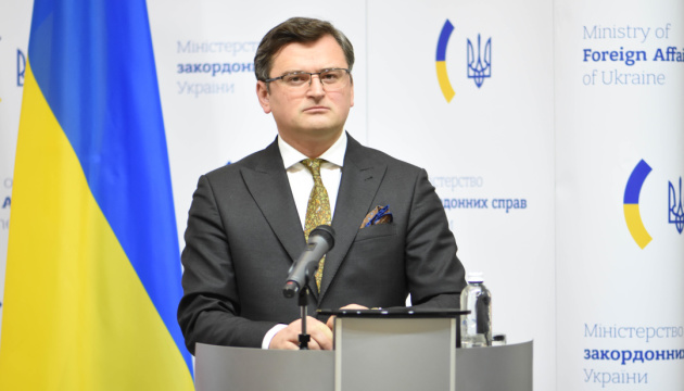  Кулеба - про позицію України на переговорах: Ми не торгуємо людьми, землями і суверенітетом 