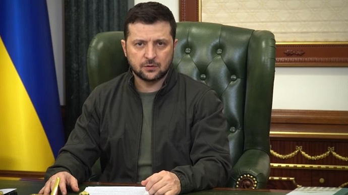  Зеленский: "Осада Мариуполя войдёт в историю как военное преступление"  