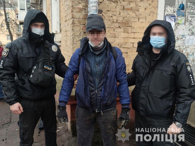  Поліцейські Чернігівщини затримали групу заїжджих квартирних злодіїв 
