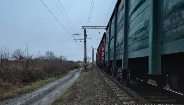  Сидів на коліях: на Одещині юнака збив електропотяг 