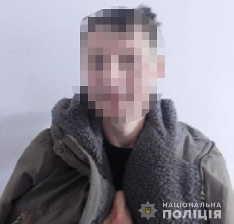  Слідчі столичної поліції повідомили про підозру чоловіку за крадіжку з авто 