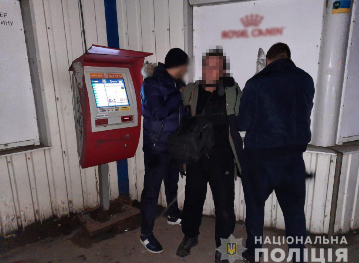  Поліція затримала харків’янина, який скоїв близько 40 крадіжок із платіжних терміналів 