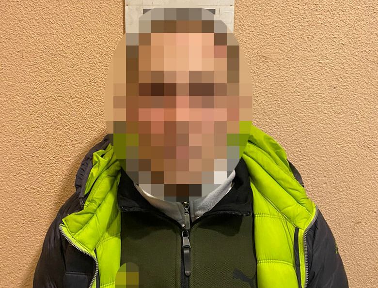  Повідомлено про підозру киянину, який вдарив ножем пасажира тролейбуса і втік з місця злочину 