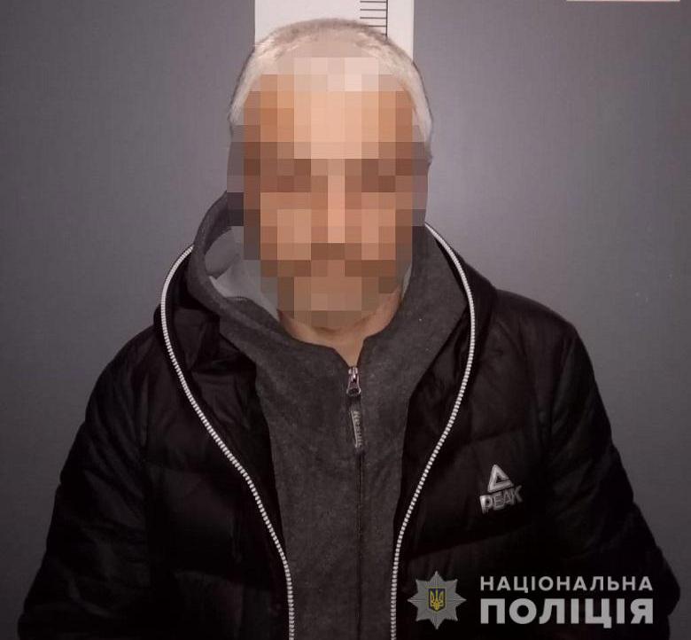  Оперативники затримали чоловіка, який «замінував» АЗС у Подільському районі столиці 