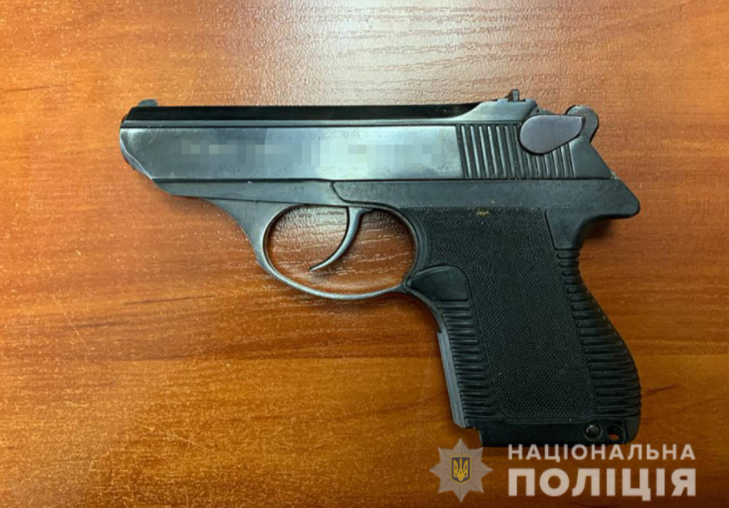  Обурило прохання одягнути маску: у Запоріжжі сталася стрілянина в крамниці 