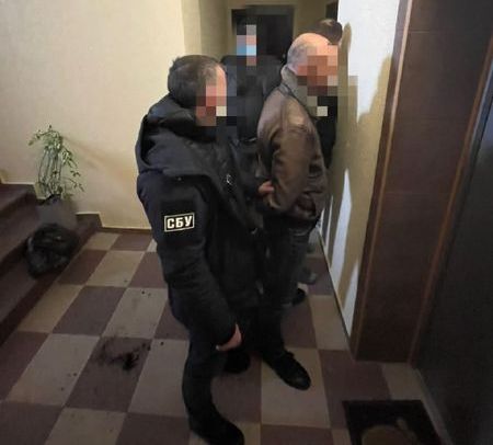  На Київщині викрито організатора міжнародного каналу постачання сировини для виготовлення кокаїну 