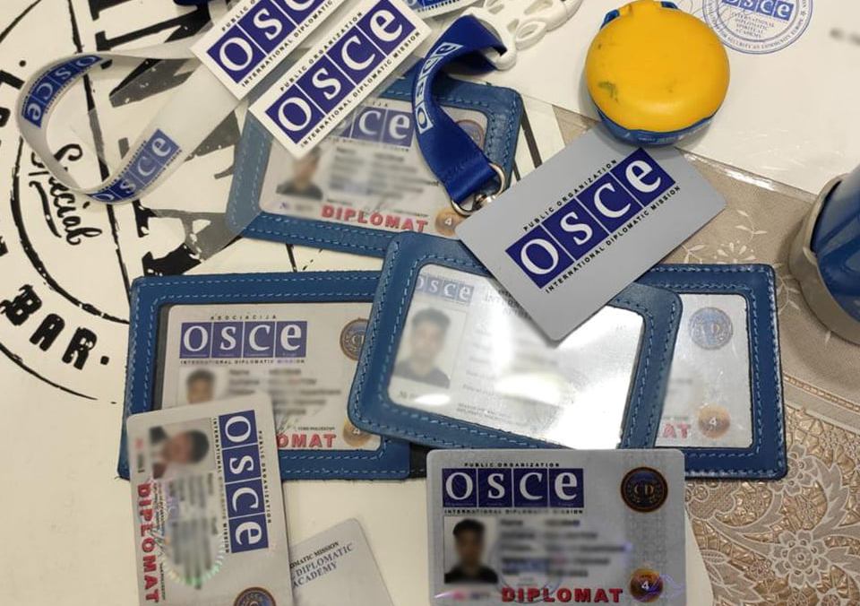  1500 євро за фейкове посвідчення ОБСЄ – у Києві викрили масштабну шахрайську схему 