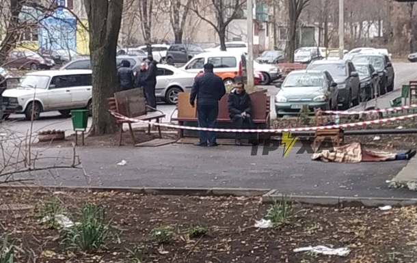  В Харькове девушка сорвалась с 9 этажа во время мытья окон 