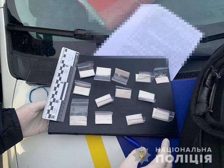  У Шевченківському районі столиці затримали чоловіка з наркотиками  