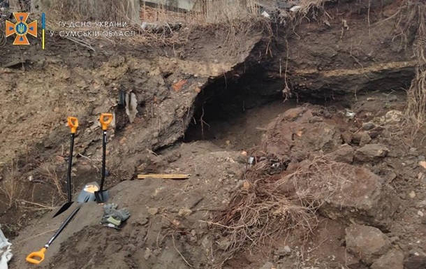  На Сумщине ребенка засыпало землей 