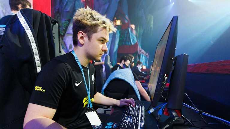  Не ходив у школу та постійно грав у Dota 2: 18-річний хлопець з Бучі став доларовим мільйонером 