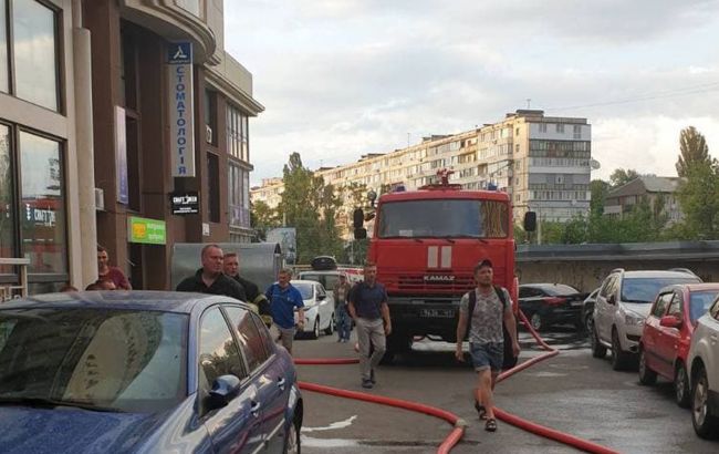  В Киеве горел супермаркет "Сильпо": посетителей и персонал эвакуировали 