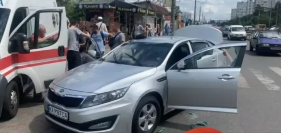  В Киеве женщина протаранила три автомобиля, пытаясь уйти от погони полиции 