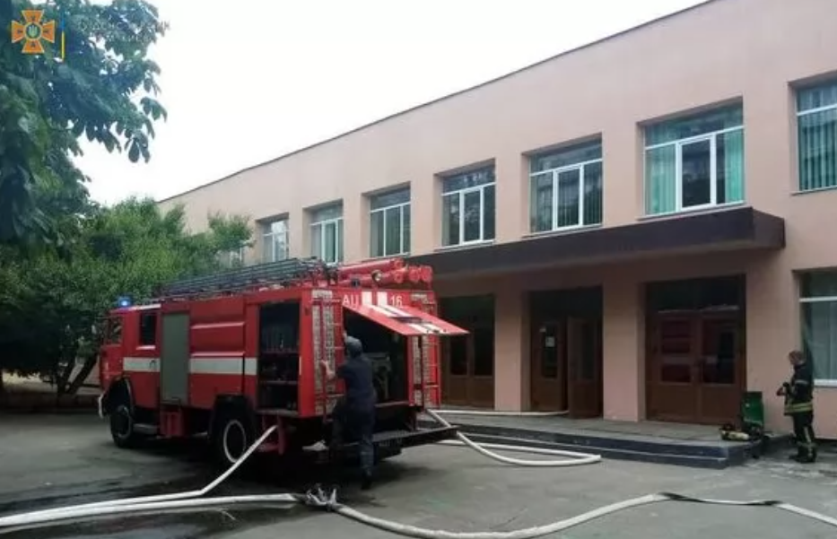  В киевской школе на Русановке произошел пожар 