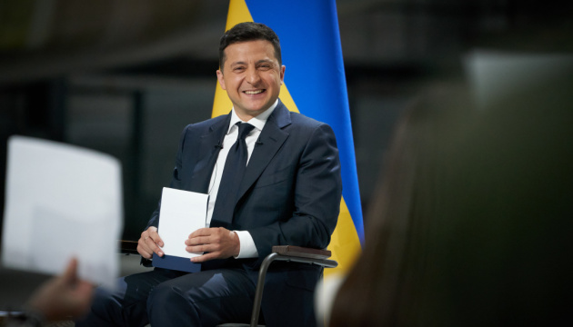  Зеленский принял приглашение Байдена посетить Белый дом 