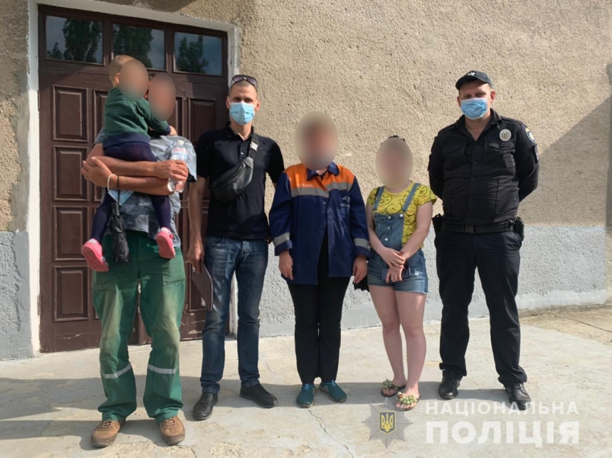  На вокзале в Херсоне мачеха бросила 4-летнего мальчика – в Николаевской области нашли бабушку малыша 
