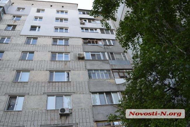  86-річна пенсіонерка викинулася з балкона в Миколаєві, тому що рідні не випускали її на вулицю 