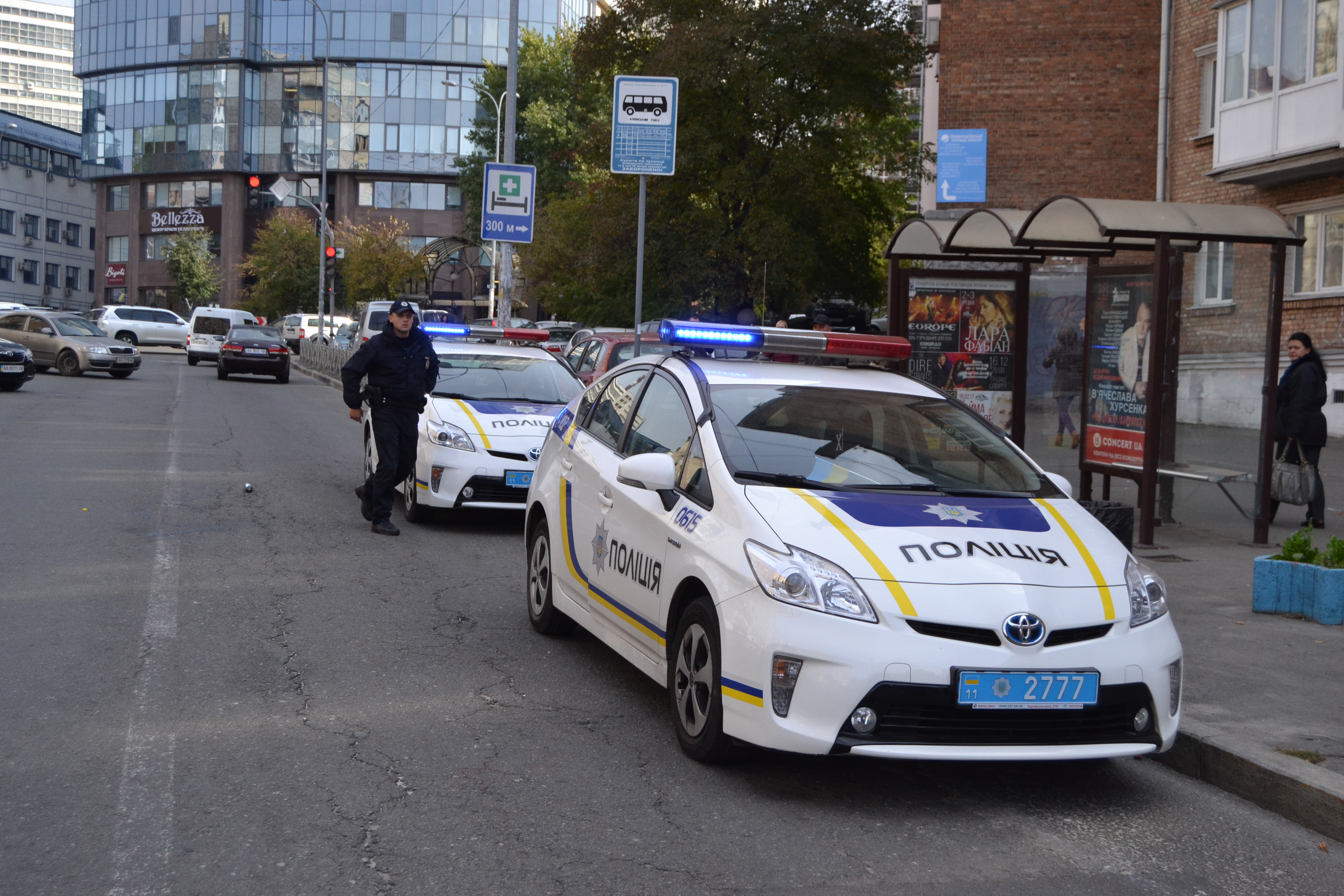  В Киеве во время оформления ДТП сбили полицейскую  