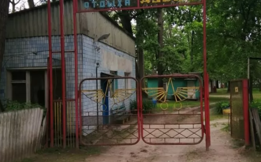  Под Киевом дети из ромской семьи упали в выгребную яму. Погибла 10-летняя девочка 