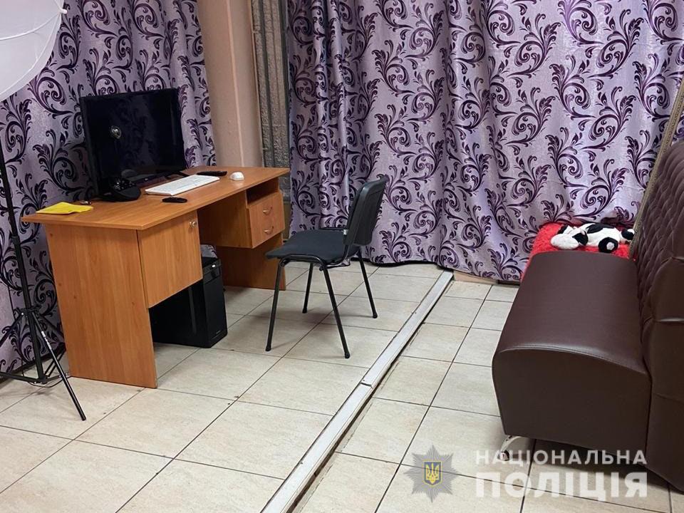  Онлайн-порностудию с месячным оборотом в полмиллиона гривен разоблачили полицейские в Днепре 