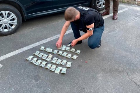  ​У Києві викрили майора поліції, який вимагав гроші за "кришування" салону краси 
