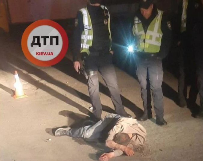  У Києві чоловік намагався пограбувати далекобійників і влаштував різанину 