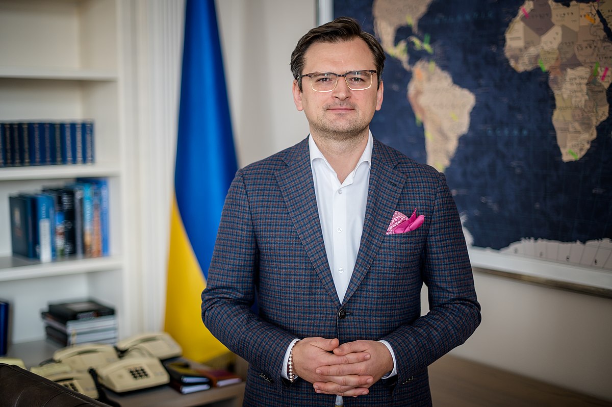  Украина поддерживает решение правительства Чехии о высылке 18 российских дипломатов – Кулеба 