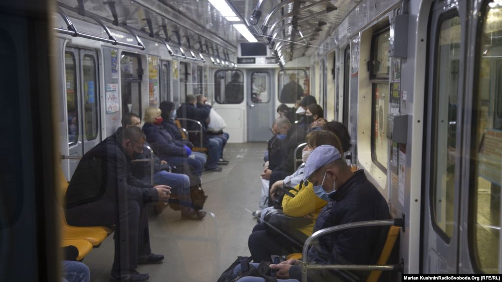  У Києві після двомісячного закриття через карантинні обмеження відновив роботу метрополітен 