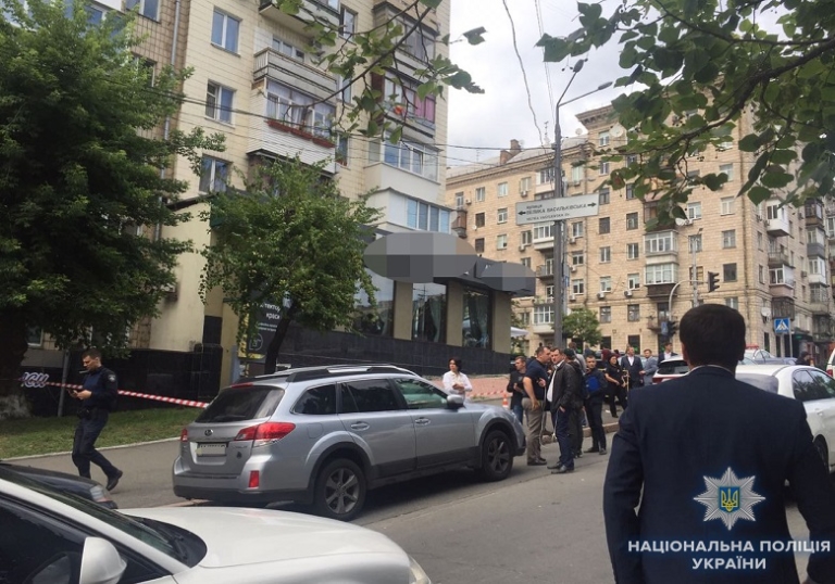  В центре Киева неизвестные обстреляли мужчину 