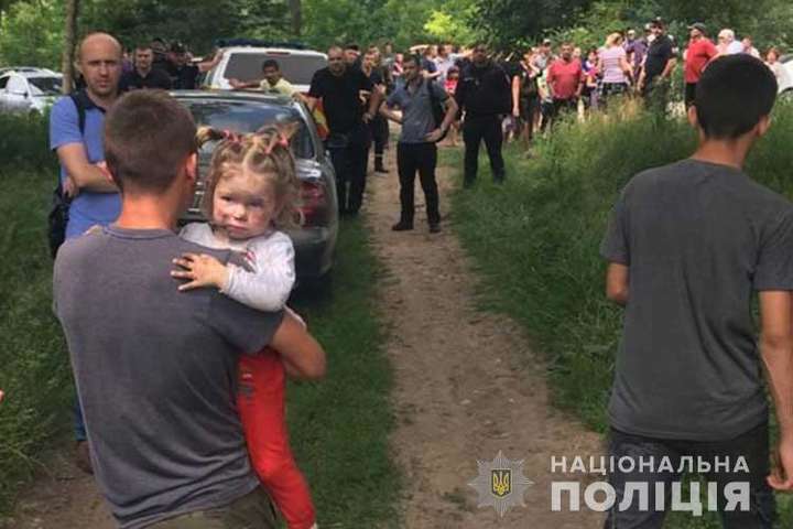  Ночувала в полі: На Тернопільщині знайшла дворічну дівчинку 