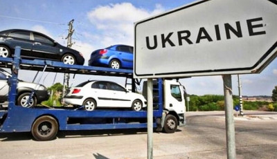 Імпорт авто в Україну скоротився майже на 50% у 2023 році