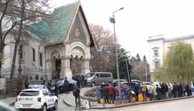 У центрі Софії протест біля російської церкви, куди приїхали посол РФ та митрополит РПЦ