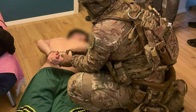 Поліцейські Києва затримали учасників угруповання, які організували ботоферму для вимагання «криптоборгів» з українців