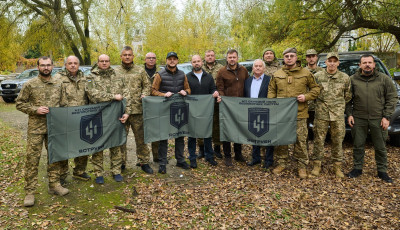 Микола Калашник: Київщина передала десяток нових пікапів 411 окремому полку безпілотних систем «Яструби»