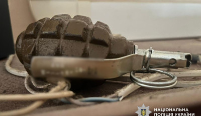 У Києві судитимуть чоловіка з Троєщини за погрози підірвати гранату в квартирі