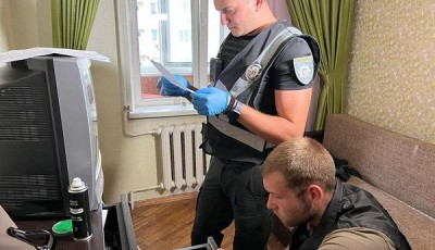 Пропонував евакуацію з окупованих територій України: київські правоохоронці та кіберполіцейські викрили шахрая