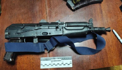 Правоохоронці Києва повідомили про підозру двом чоловікам за незаконне зберігання зброї та боєприпасів