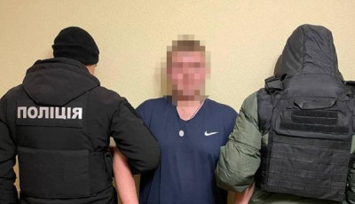 Поліцейські Києва затримали наркоділка, який створив Інтернет-магазин та збував через нього психотропи по всій країні