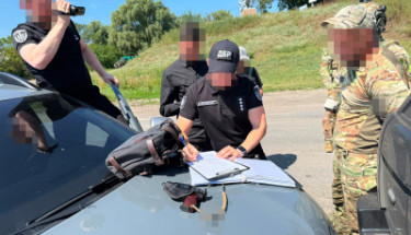 Хотів утекти зі служби за $3 тисячі: ДБР викрило прикордонника та його спільника