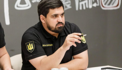 Тимур Ткаченко розкритикував бездіяльність КМДА у впорядкуванні паркування у дворах Києва