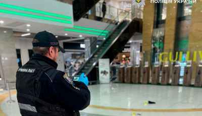 Поліція встановлює обставини смерті чоловіка у торговельному центрі Печерського району Києва