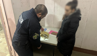 Продала власну дитину за 20 000 доларів: у Харкові поліцейські затримали матір