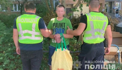 Оперативники затримали чоловіка за квартирну крадіжку у Подільському районі столиці