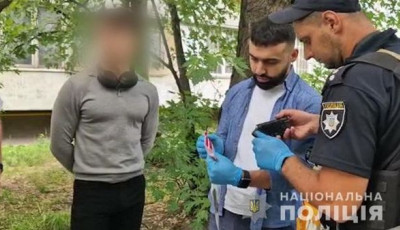 У столиці оперативники на Лісовому масиві затримали збувача наркотиків