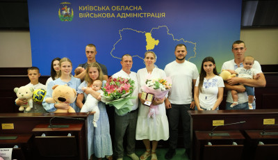Микола Калашник вручив державну нагороду «Мати-героїня» багатодітним жінкам Київщини