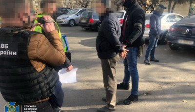 Затримано шахраїв, які представлялися офіцерами СБУ і тероризували іноземців